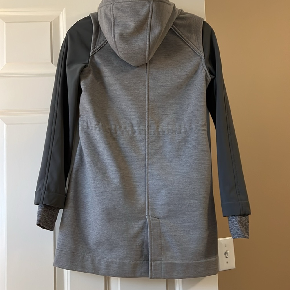 EUC LULULEMON/Ivivva Gray Rock the Rain Jacket - Picture 6 of 6